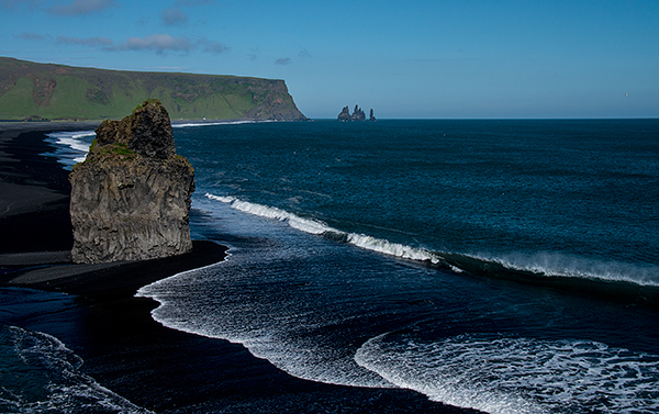 A shoreline shaped by volcanic activity©Bob Harvey, 2013